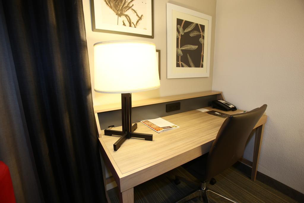 Greentree Inn & Suites Phoenix Sky Harbor Quarto foto